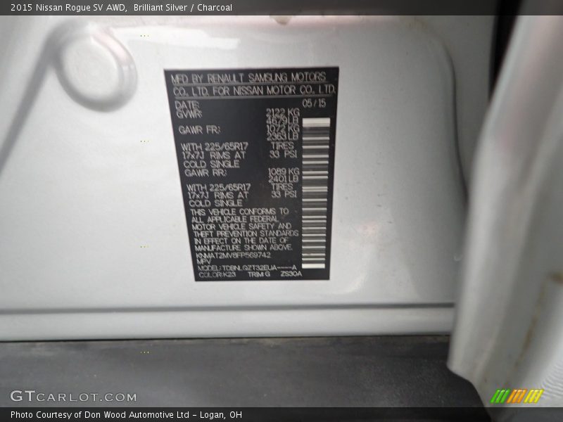 Brilliant Silver / Charcoal 2015 Nissan Rogue SV AWD