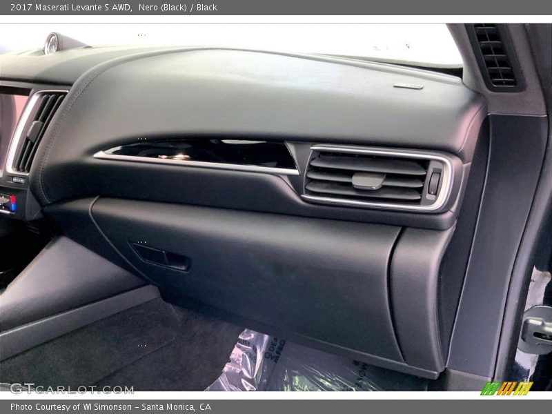 Nero (Black) / Black 2017 Maserati Levante S AWD