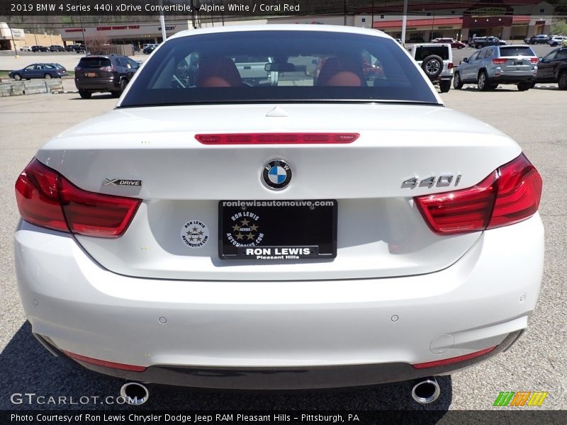 Alpine White / Coral Red 2019 BMW 4 Series 440i xDrive Convertible