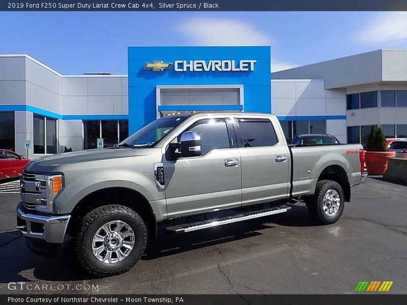 Front 3/4 View of 2019 F250 Super Duty Lariat Crew Cab 4x4