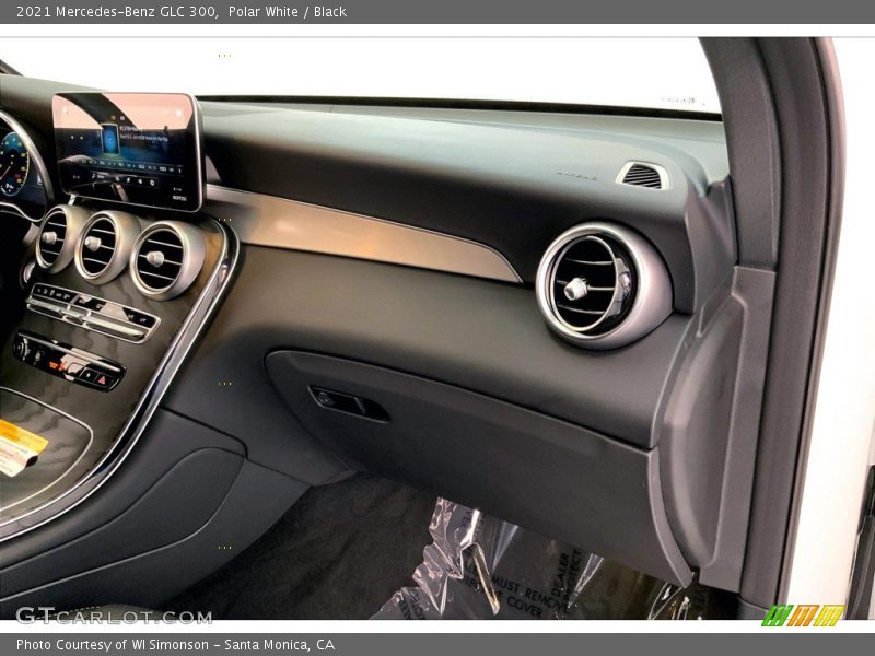 Polar White / Black 2021 Mercedes-Benz GLC 300