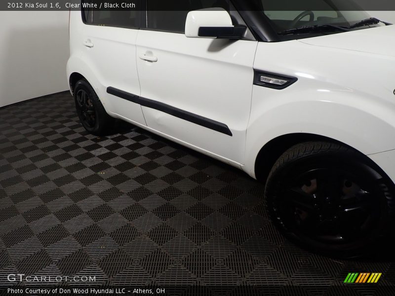 Clear White / Black Cloth 2012 Kia Soul 1.6