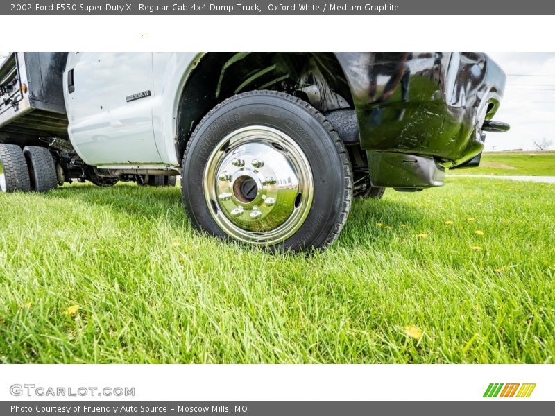 Oxford White / Medium Graphite 2002 Ford F550 Super Duty XL Regular Cab 4x4 Dump Truck