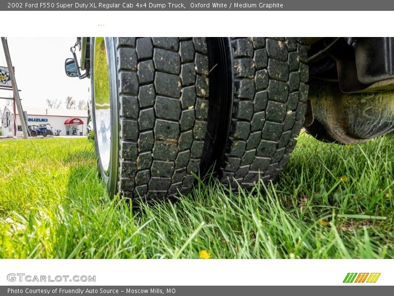 Oxford White / Medium Graphite 2002 Ford F550 Super Duty XL Regular Cab 4x4 Dump Truck