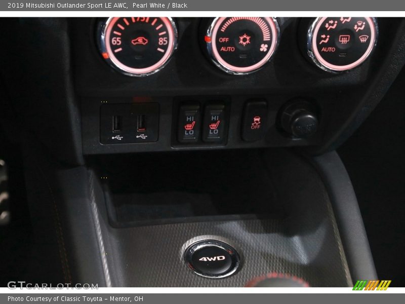 Pearl White / Black 2019 Mitsubishi Outlander Sport LE AWC