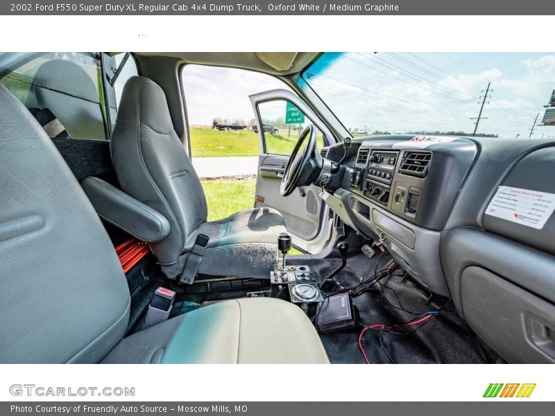 Oxford White / Medium Graphite 2002 Ford F550 Super Duty XL Regular Cab 4x4 Dump Truck