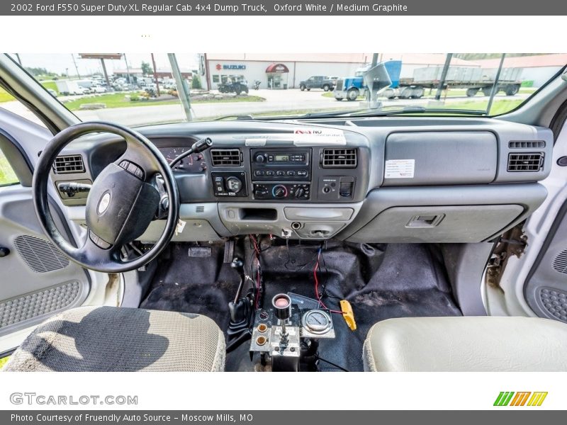 Dashboard of 2002 F550 Super Duty XL Regular Cab 4x4 Dump Truck