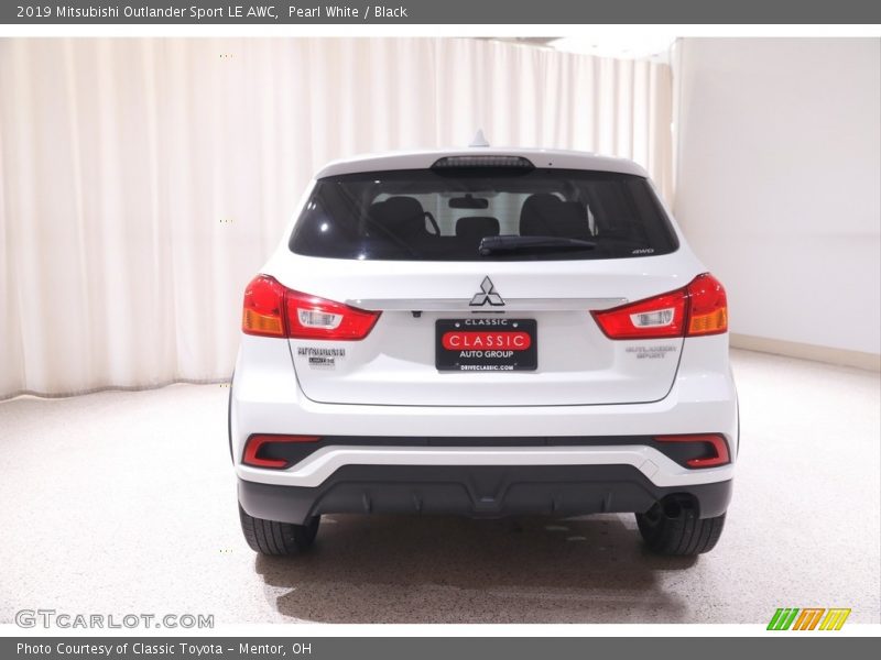 Pearl White / Black 2019 Mitsubishi Outlander Sport LE AWC