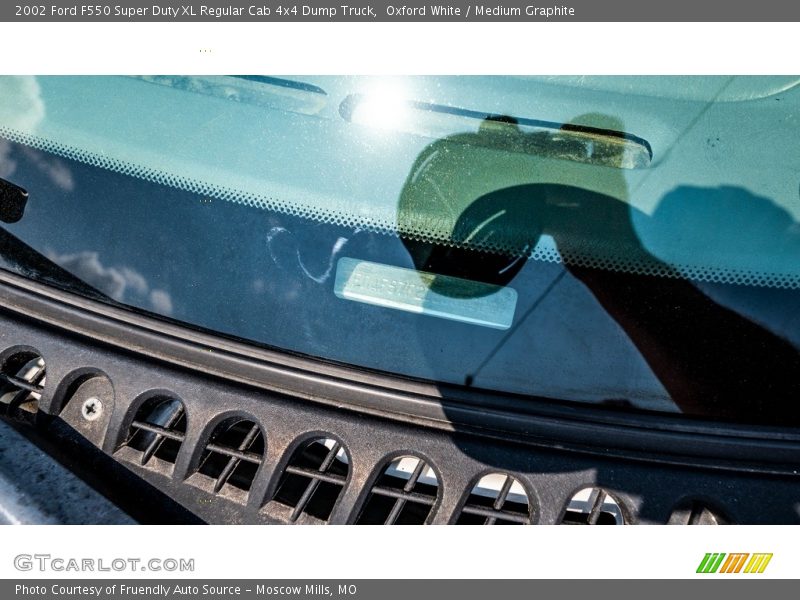 Oxford White / Medium Graphite 2002 Ford F550 Super Duty XL Regular Cab 4x4 Dump Truck