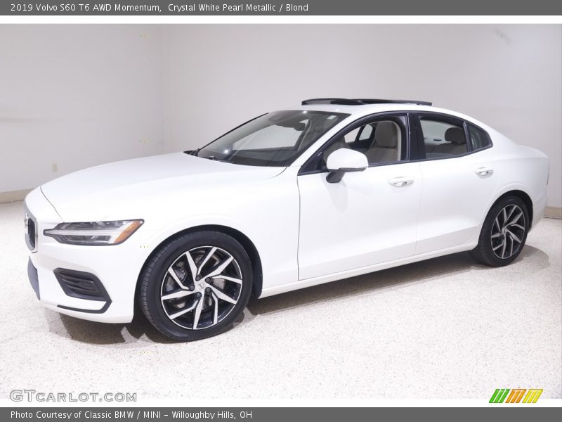 Crystal White Pearl Metallic / Blond 2019 Volvo S60 T6 AWD Momentum