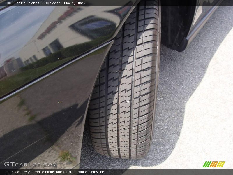 Black / Black 2001 Saturn L Series L200 Sedan