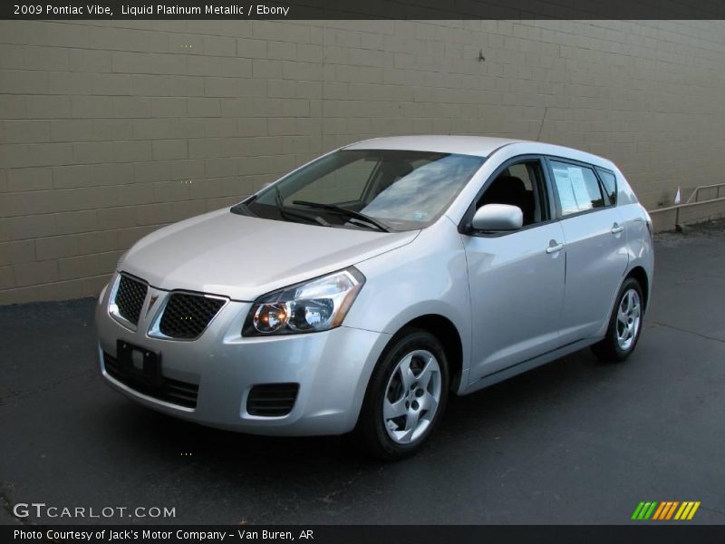 Liquid Platinum Metallic / Ebony 2009 Pontiac Vibe