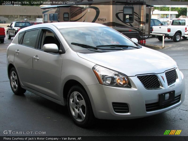 Liquid Platinum Metallic / Ebony 2009 Pontiac Vibe