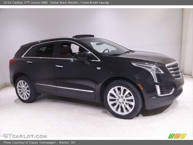 Stellar Black Metallic / Kona Brown Sauvag 2019 Cadillac XT5 Luxury AWD