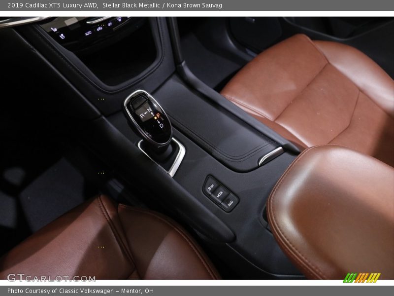  2019 XT5 Luxury AWD 8 Speed Automatic Shifter