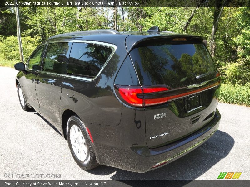 Brilliant Black Crystal Pearl / Black/Alloy 2022 Chrysler Pacifica Touring L