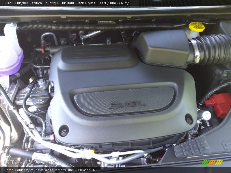 Brilliant Black Crystal Pearl / Black/Alloy 2022 Chrysler Pacifica Touring L