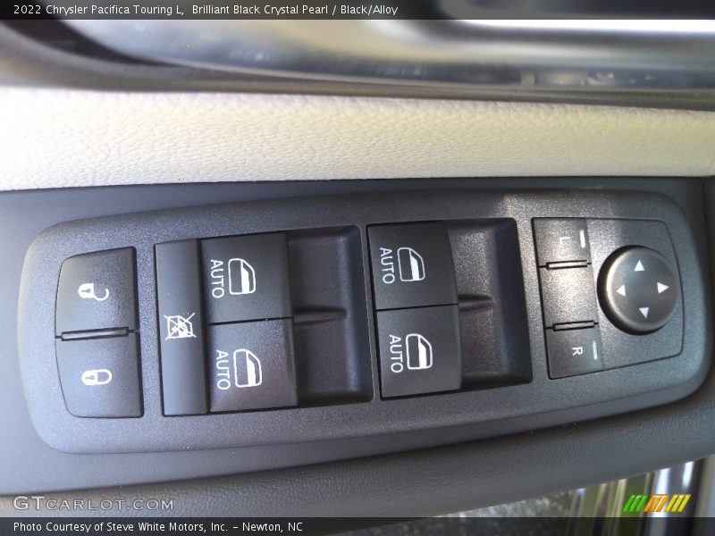 Brilliant Black Crystal Pearl / Black/Alloy 2022 Chrysler Pacifica Touring L