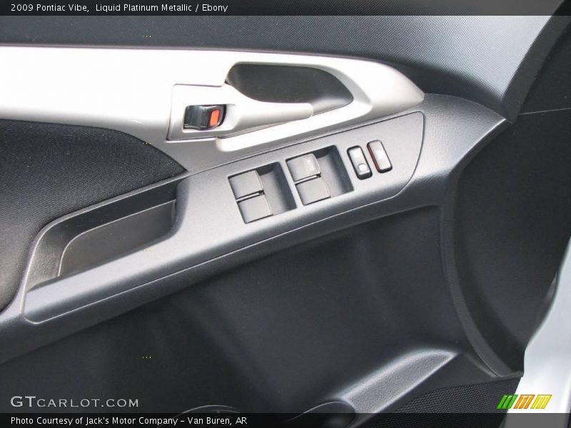 Liquid Platinum Metallic / Ebony 2009 Pontiac Vibe