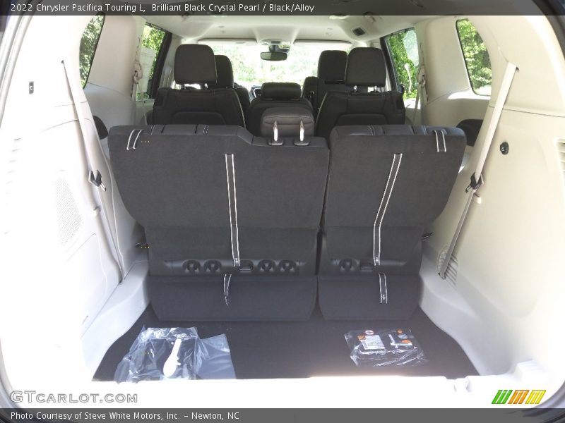 Brilliant Black Crystal Pearl / Black/Alloy 2022 Chrysler Pacifica Touring L