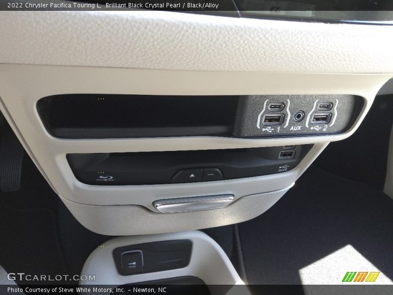 Brilliant Black Crystal Pearl / Black/Alloy 2022 Chrysler Pacifica Touring L