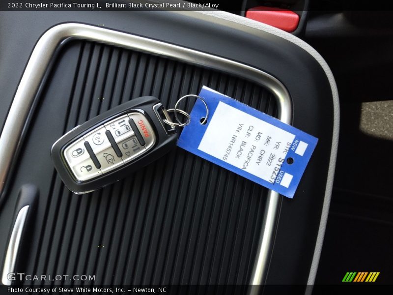 Brilliant Black Crystal Pearl / Black/Alloy 2022 Chrysler Pacifica Touring L