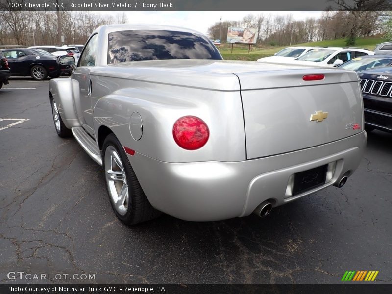 Ricochet Silver Metallic / Ebony Black 2005 Chevrolet SSR