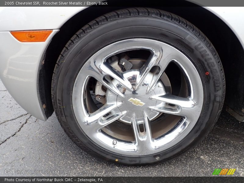 Ricochet Silver Metallic / Ebony Black 2005 Chevrolet SSR