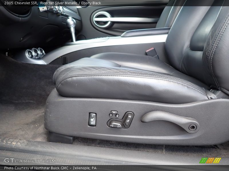 Ricochet Silver Metallic / Ebony Black 2005 Chevrolet SSR