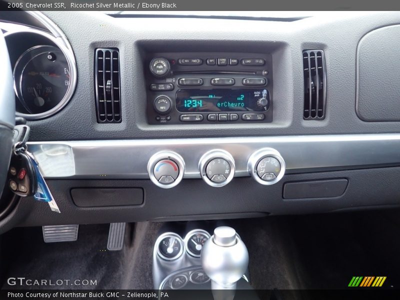 Ricochet Silver Metallic / Ebony Black 2005 Chevrolet SSR