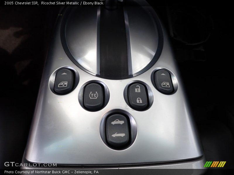 Ricochet Silver Metallic / Ebony Black 2005 Chevrolet SSR
