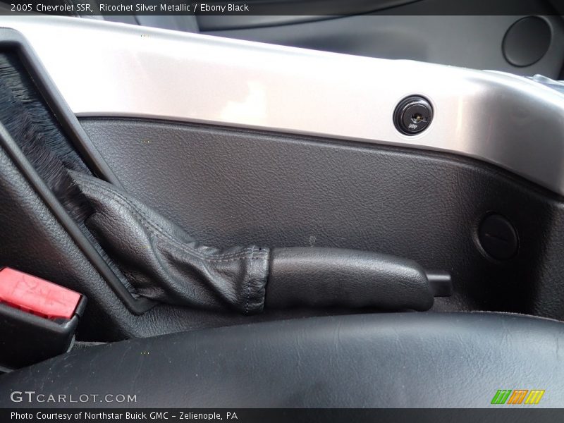 Ricochet Silver Metallic / Ebony Black 2005 Chevrolet SSR
