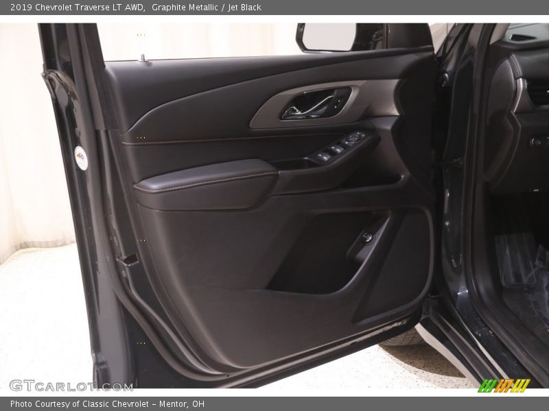 Graphite Metallic / Jet Black 2019 Chevrolet Traverse LT AWD