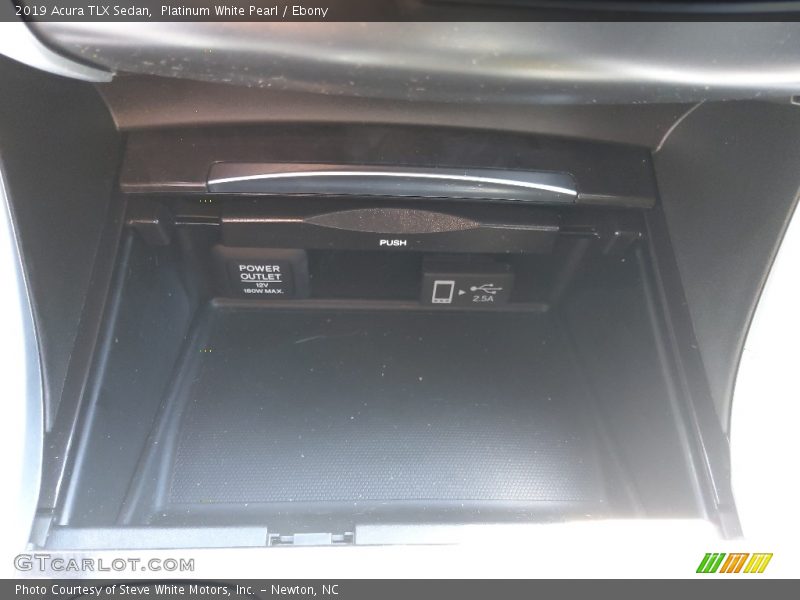 Platinum White Pearl / Ebony 2019 Acura TLX Sedan