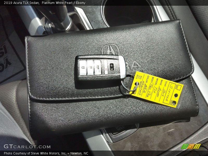 Platinum White Pearl / Ebony 2019 Acura TLX Sedan