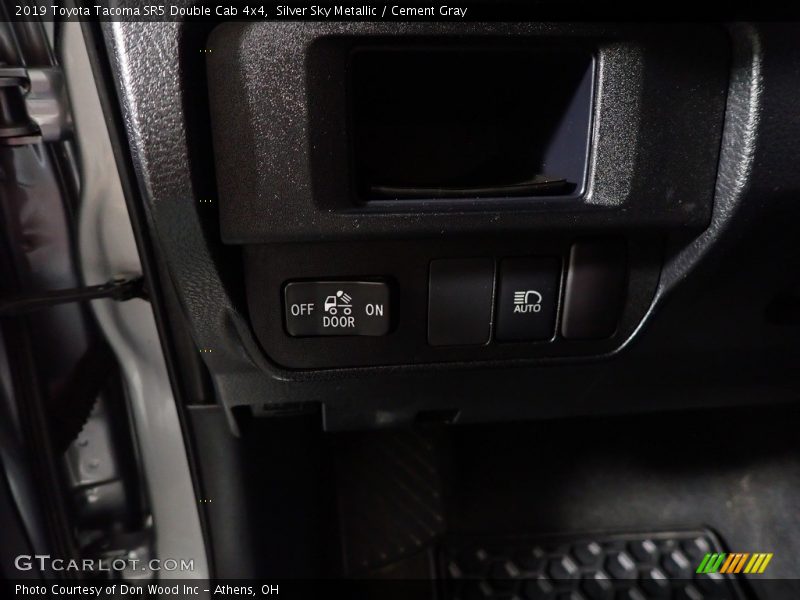 Silver Sky Metallic / Cement Gray 2019 Toyota Tacoma SR5 Double Cab 4x4