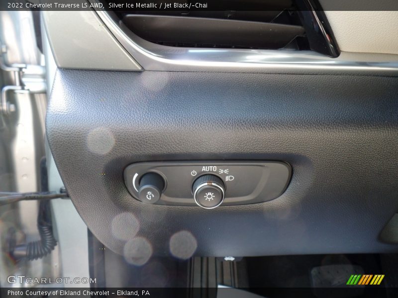 Silver Ice Metallic / Jet Black/­Chai 2022 Chevrolet Traverse LS AWD