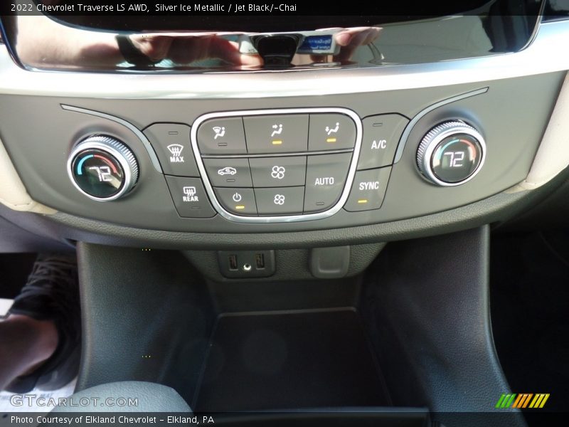 Controls of 2022 Traverse LS AWD