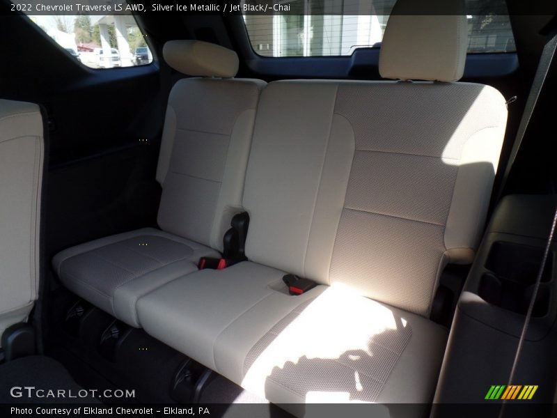 Silver Ice Metallic / Jet Black/­Chai 2022 Chevrolet Traverse LS AWD