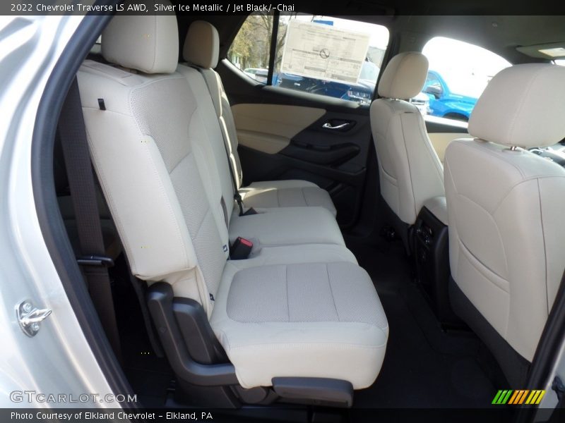 Silver Ice Metallic / Jet Black/­Chai 2022 Chevrolet Traverse LS AWD