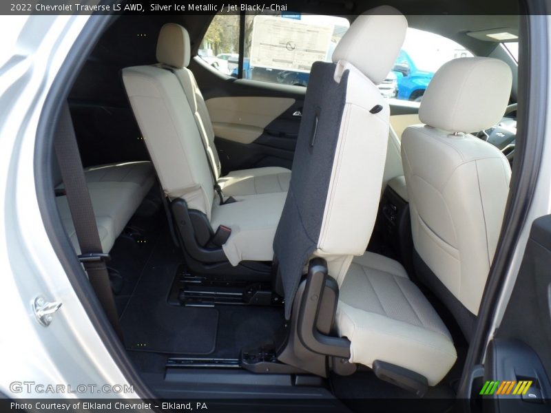Silver Ice Metallic / Jet Black/­Chai 2022 Chevrolet Traverse LS AWD
