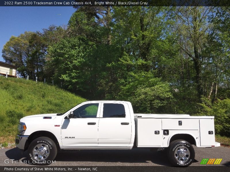 Bright White / Black/Diesel Gray 2022 Ram 2500 Tradesman Crew Cab Chassis 4x4