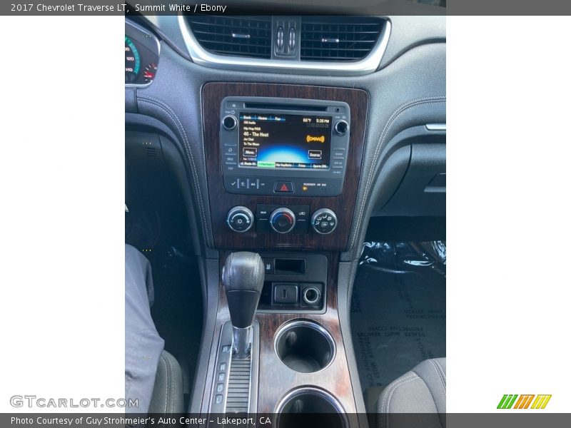 Summit White / Ebony 2017 Chevrolet Traverse LT