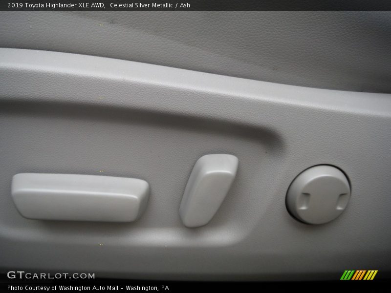 Celestial Silver Metallic / Ash 2019 Toyota Highlander XLE AWD