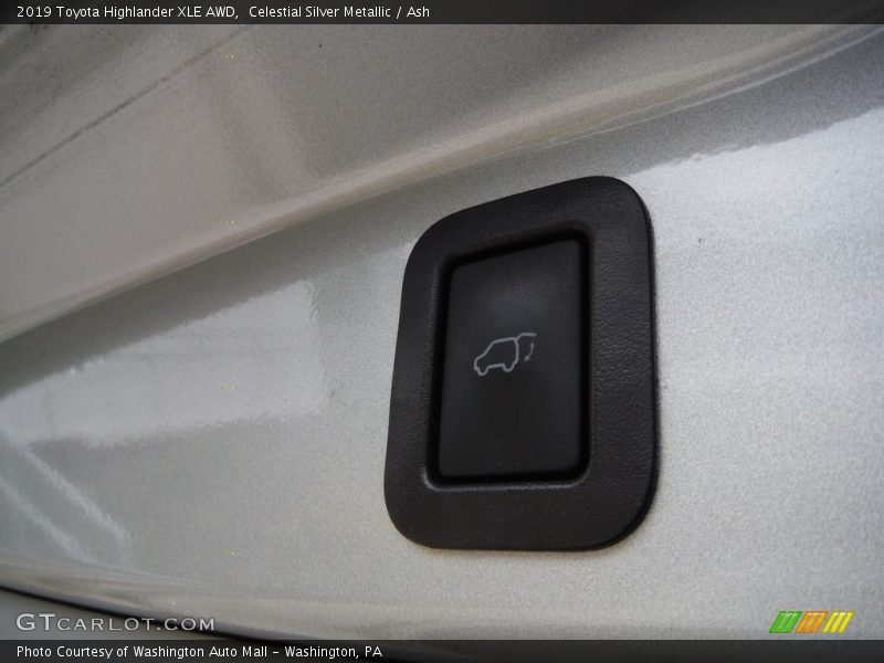 Celestial Silver Metallic / Ash 2019 Toyota Highlander XLE AWD