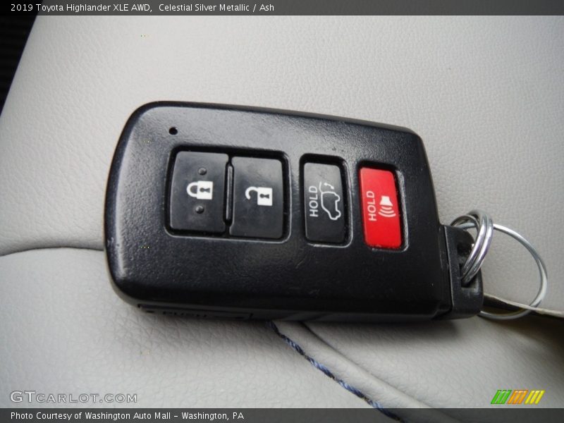 Celestial Silver Metallic / Ash 2019 Toyota Highlander XLE AWD