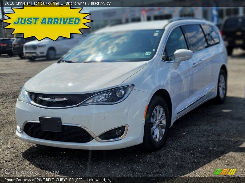 Bright White / Black/Alloy 2018 Chrysler Pacifica Touring L