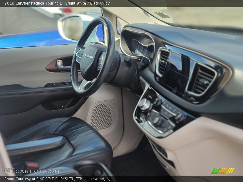 Bright White / Black/Alloy 2018 Chrysler Pacifica Touring L