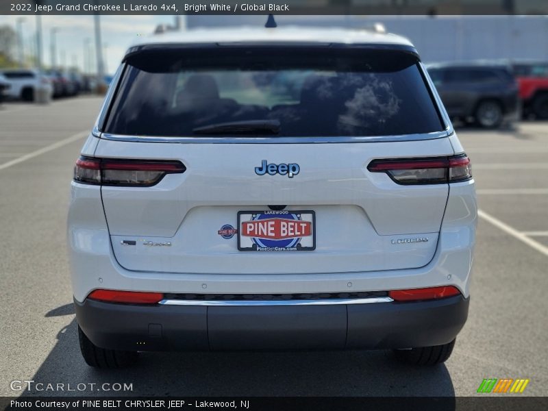 Bright White / Global Black 2022 Jeep Grand Cherokee L Laredo 4x4