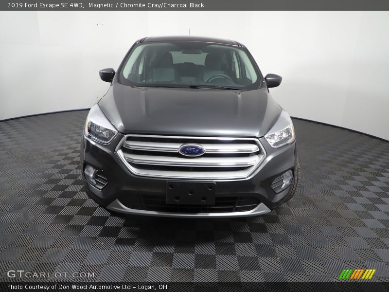 Magnetic / Chromite Gray/Charcoal Black 2019 Ford Escape SE 4WD